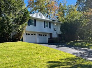 7 Castle Dr, Spring Valley, NY 10977