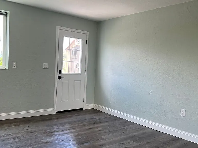 7370 Pembroke Dr — Photo 17