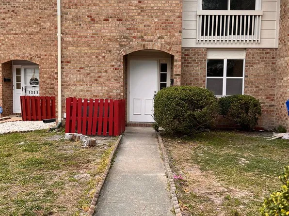 1233 Glyndon Dr, Virginia Beach, VA 23464