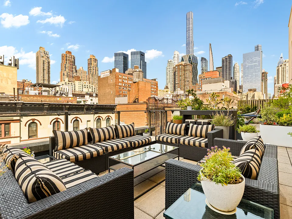 454 W 54th St #7B