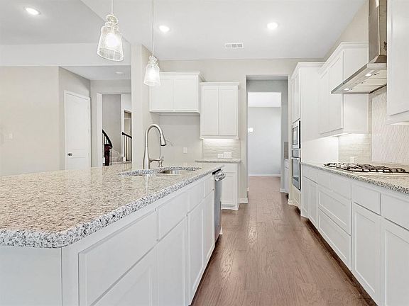 3rd image of 3308 Maplewood Dr