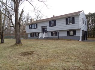 25 Jones Dr, Beacon Falls, CT 06403