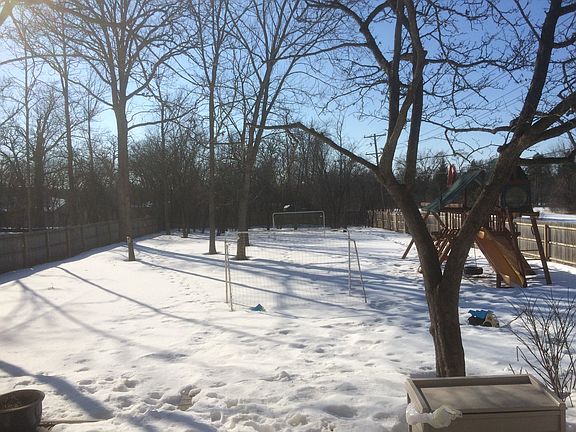 3rd image of 1568 Oakwood Pl