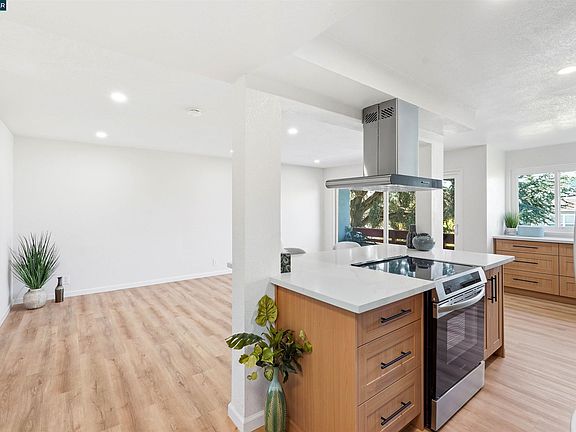 4th image of 710 E 22nd St APT 203