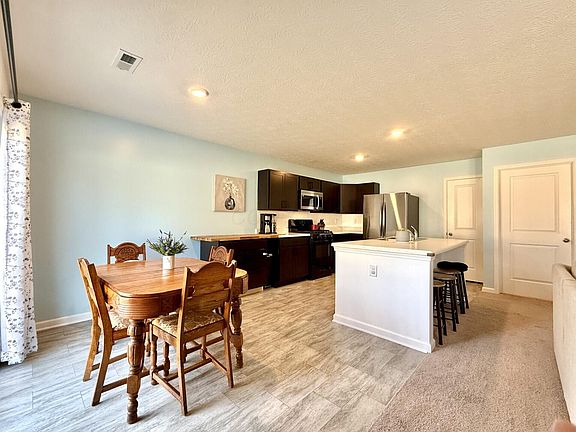 5th image of 543 Wingate Pl N