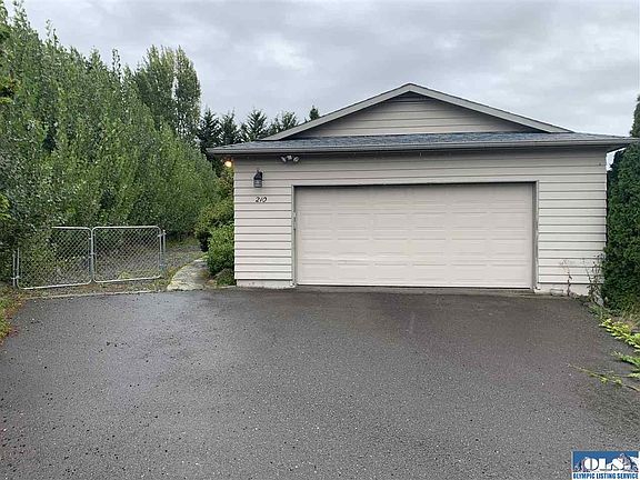 3rd image of 210 Simpson Rd