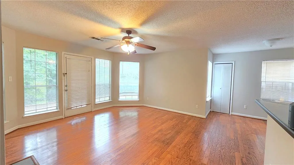 2 bed, 2.0 bath, 880 sqft, $1,650 — Photo 3