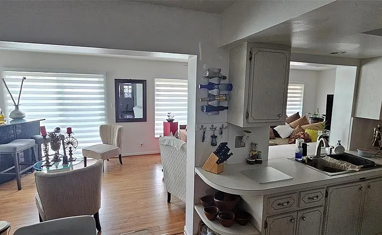 7000 NW 11th St — Photo 3