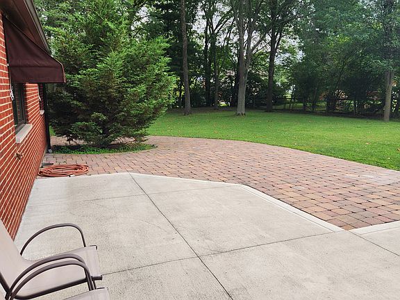 2nd view of back yard from patio