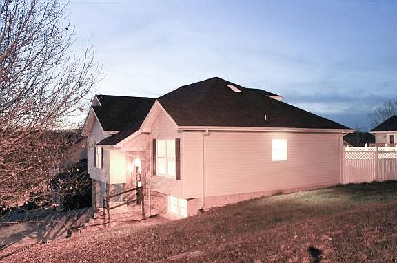 3rd image of 1112 Faye St
