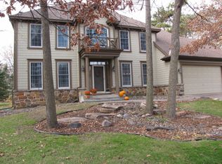 272 Wildridge Rd, Mahtomedi, MN 55115