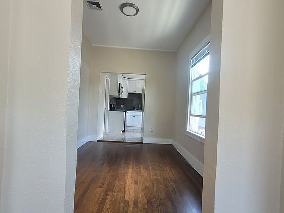 Walkway from Living room into the Dining room