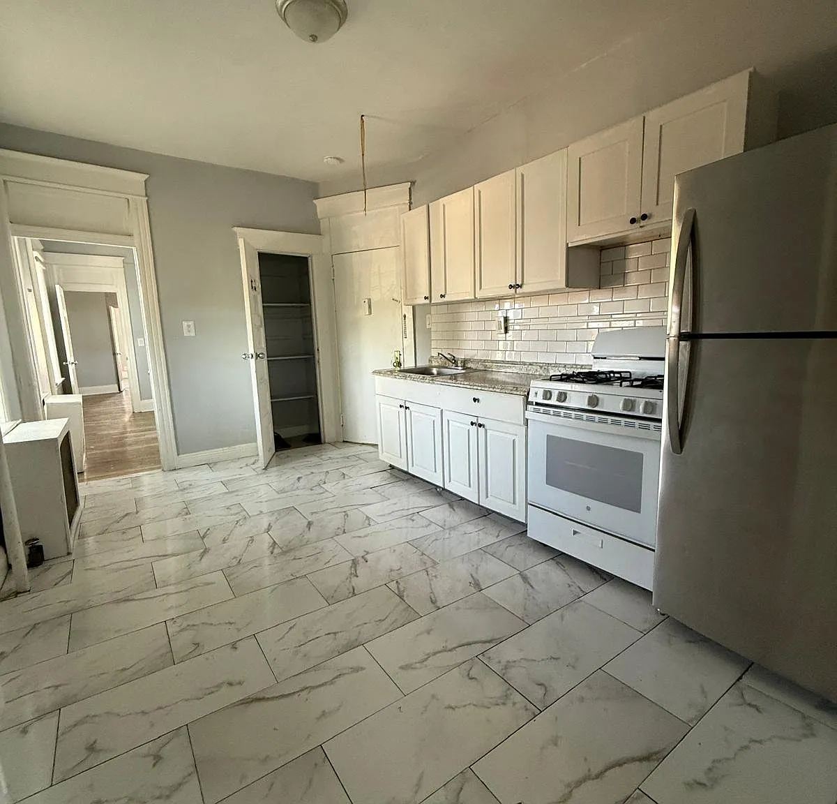 2 bed, 1.0 bath, $2,300 — Photo 4