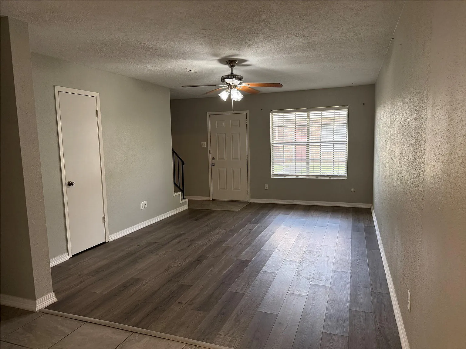 2 bed, 1.5 bath, 992 sqft, $1,200 — Photo 3