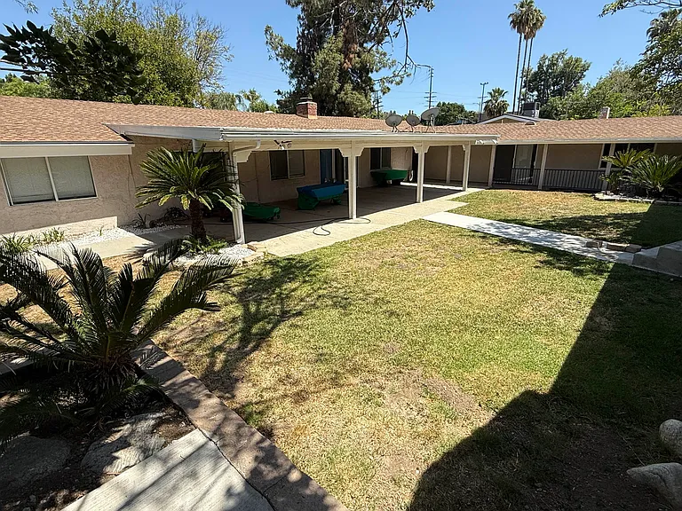 5647 Winnetka Ave — Photo 9