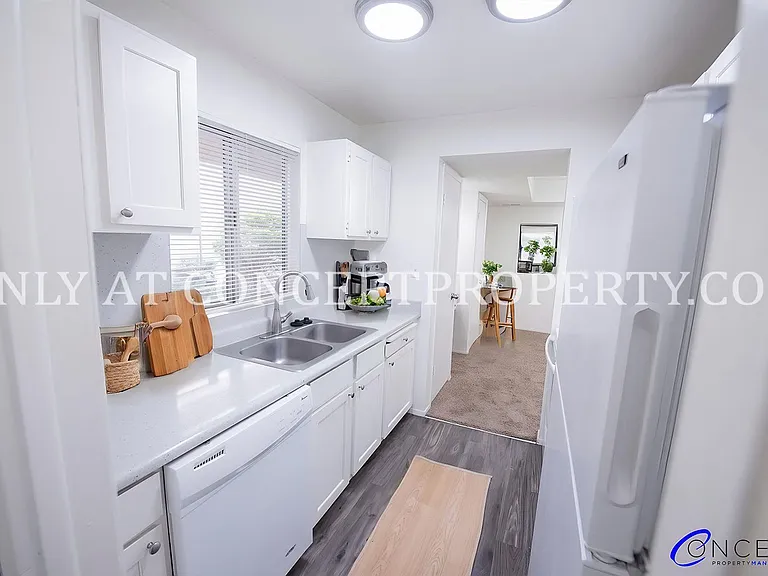 Foothill Terrace — Photo 39