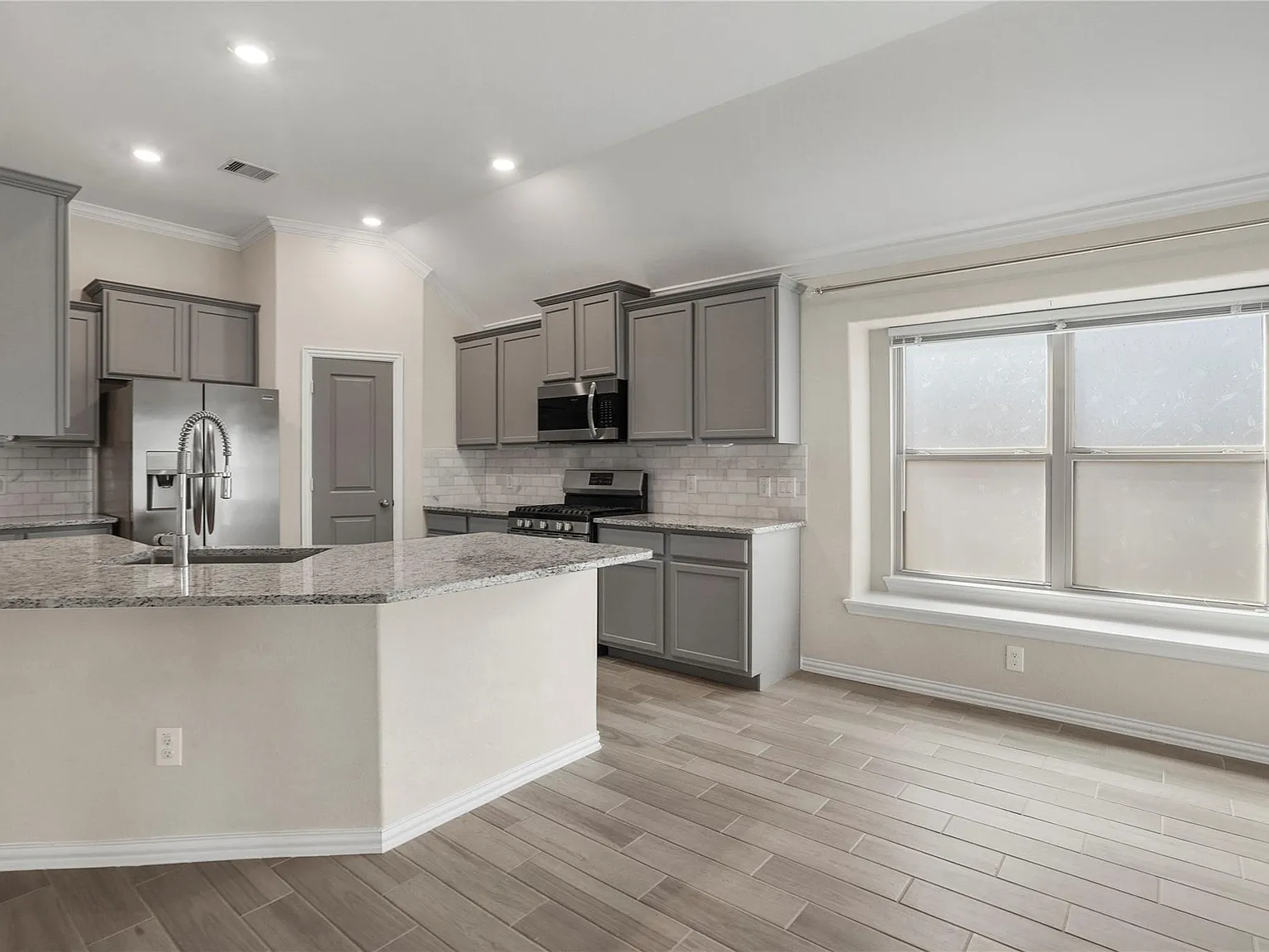 3 bed, 2.0 bath, 1788 sqft, $2,785 — Photo 4