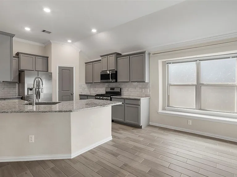 15218 Kickapoo Cavern Dr — Photo 4