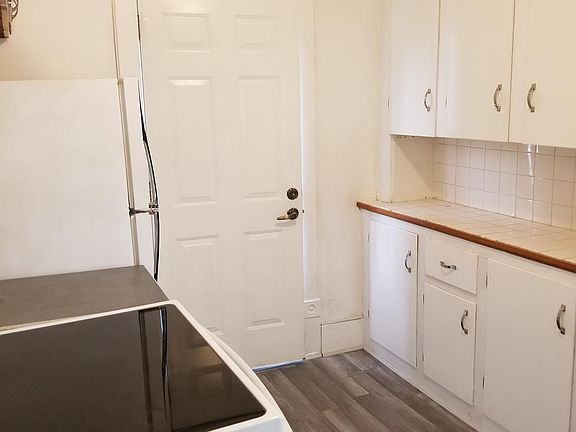 Kitchen, looking toward back door