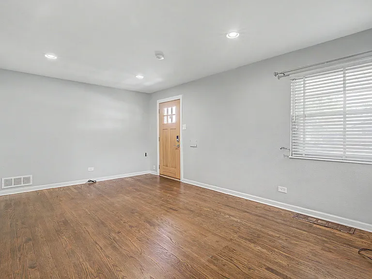 2991 Hudson St — Photo 3