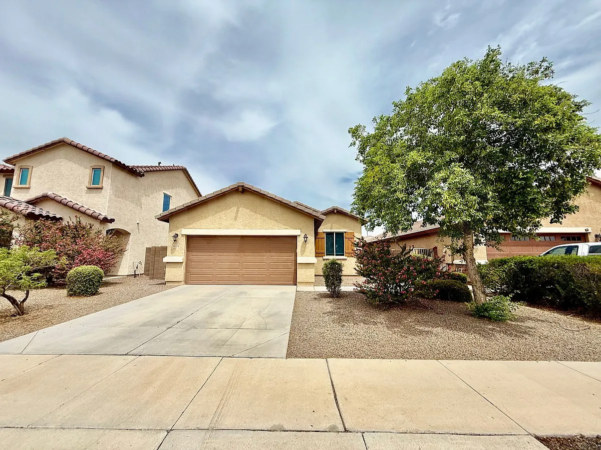 3 bed, 2.0 bath, 1590 sqft, $2,050 — Photo 2