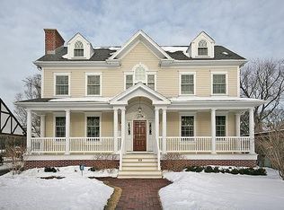 926 Illinois Rd, Wilmette, IL 60091