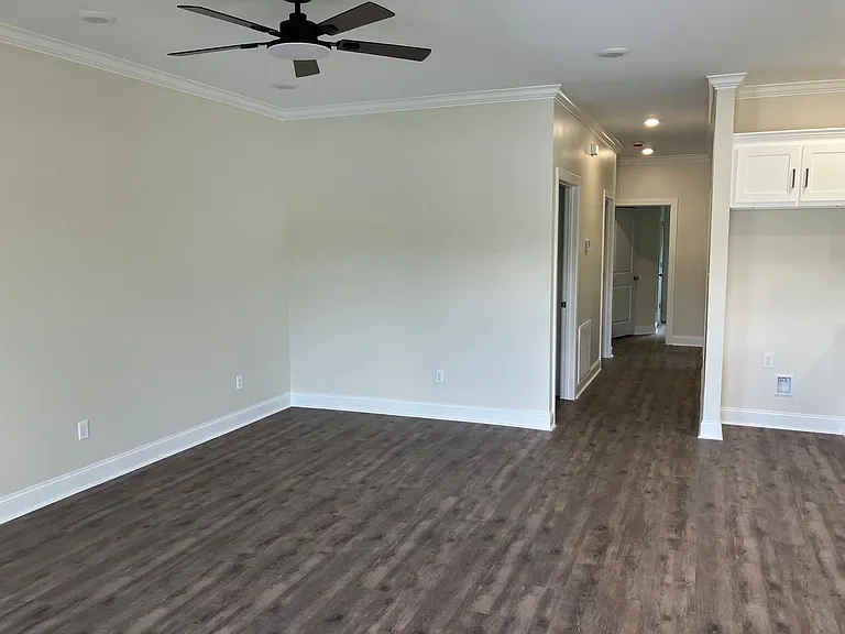 183 Willowbrook Dr — Photo 2