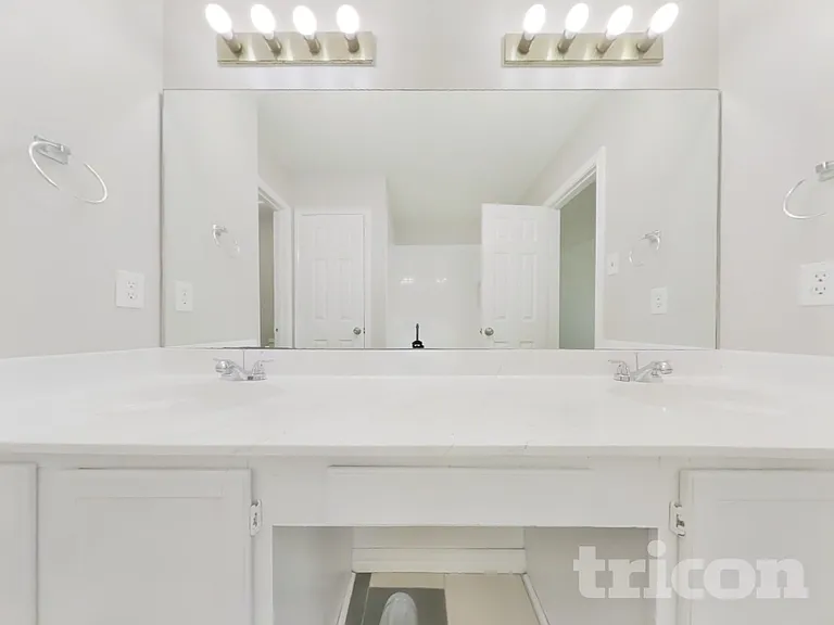 13603 Lynnville Dr — Photo 11