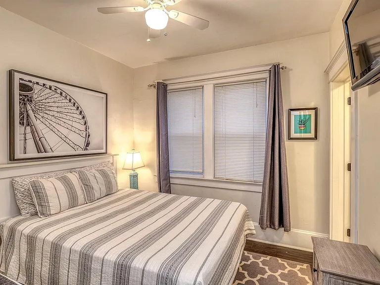 1102 Wesley Ave #1 — Photo 4