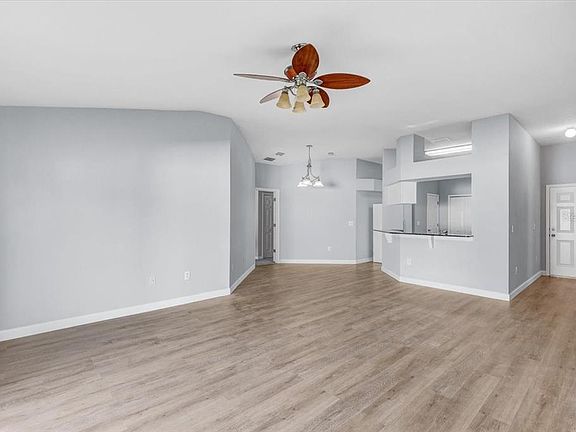 4th image of 2614 Queen Alberta Dr