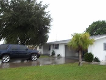 2nd image of 1728 Banyan Dr