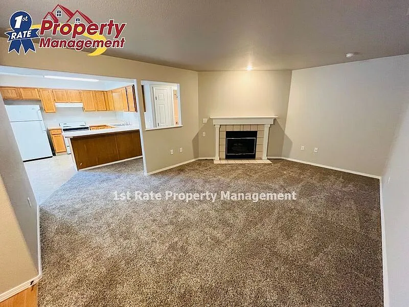 Building Photo - 2914 W Stewart Ave #102