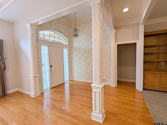 3rd image of 704 Shiloh Ridge St