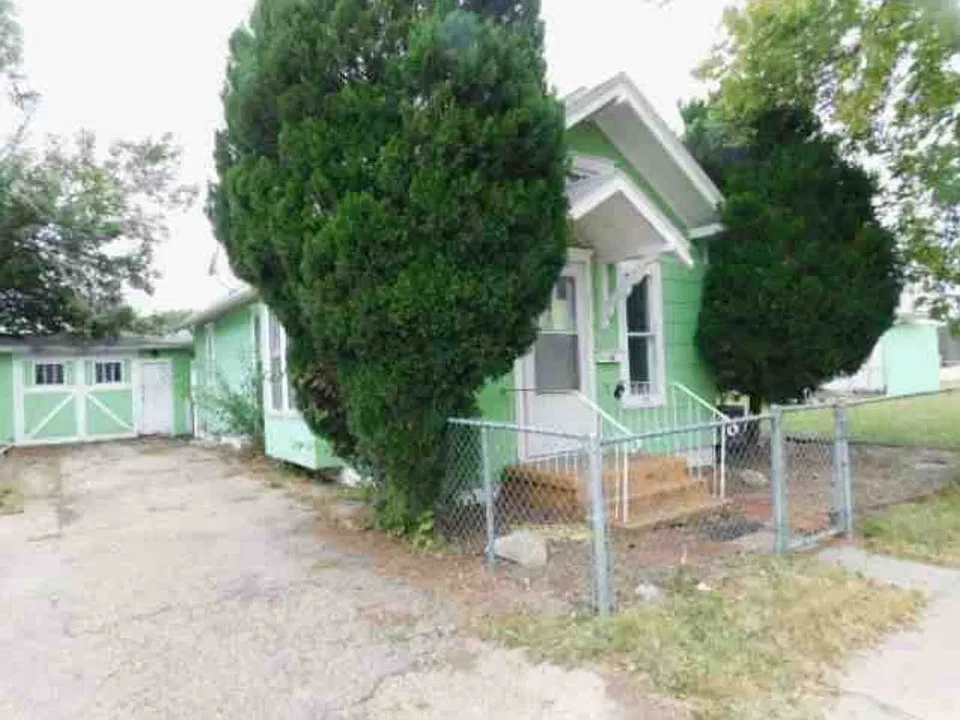 N Broadwell Ave