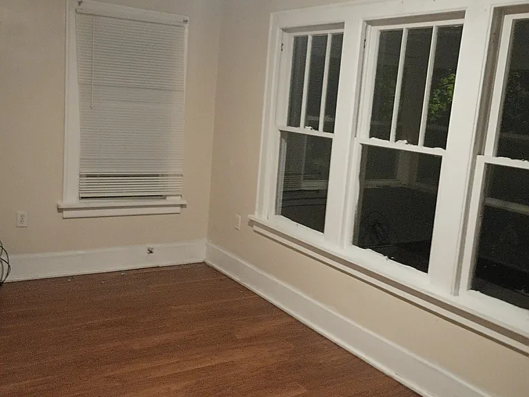 1534 E Broadway St — Photo 11
