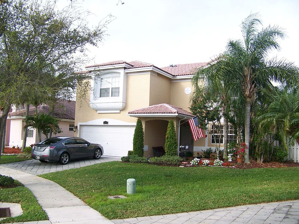 On corner facing the lake