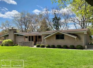 415 Henley Dr, Bloomfield Hills, MI 48304