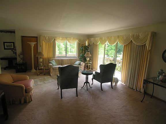 2nd image of 3456 Woodville Dr