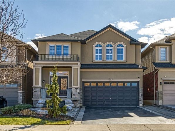 8 Chartwell Cir, Hamilton, ON L9A 0B6