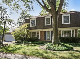 212 S Cambridge Dr, Geneva, IL 60134