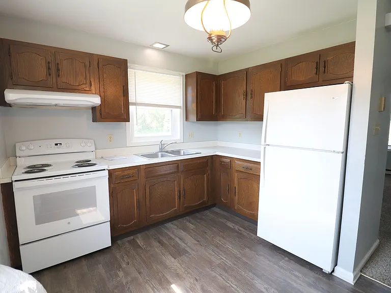 244 Colonial Dr — Photo 10