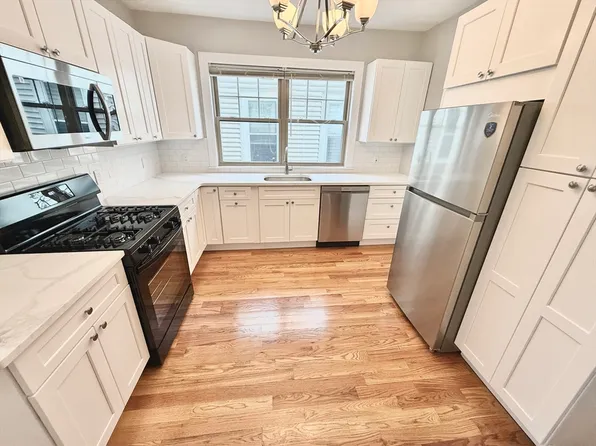 184 Boston St #2, Boston, MA 02125