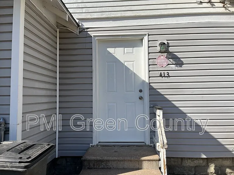 413 S Victor Ave — Photo 2