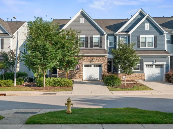 229 Daisy Grove Ln, Holly Springs, NC 27540