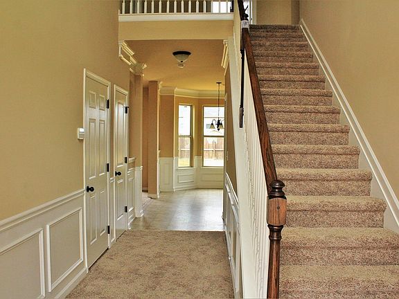 4th image of 7127 Roundstone Dr