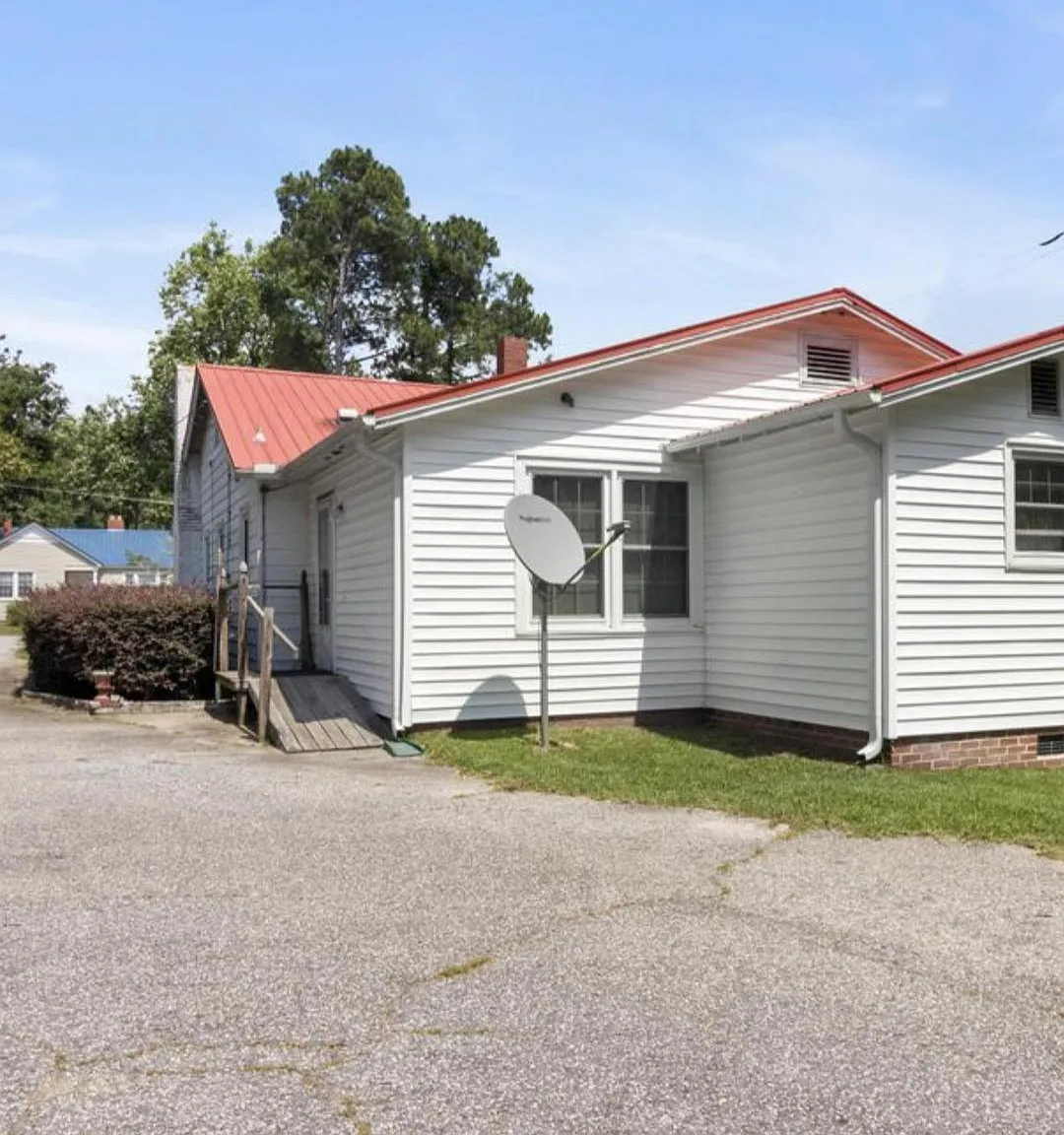 929 Seminole Ave — Photo 1