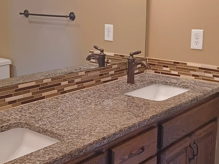210 NW Michael Dr — Photo 16
