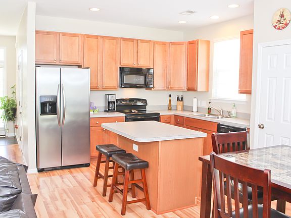 3rd image of 3012 Nantuckett Ave