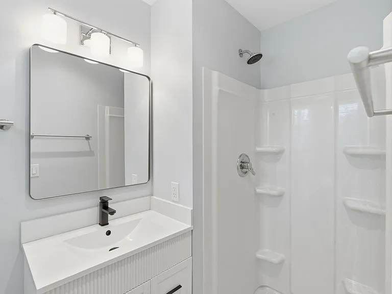 340 Lynn Dr — Photo 6