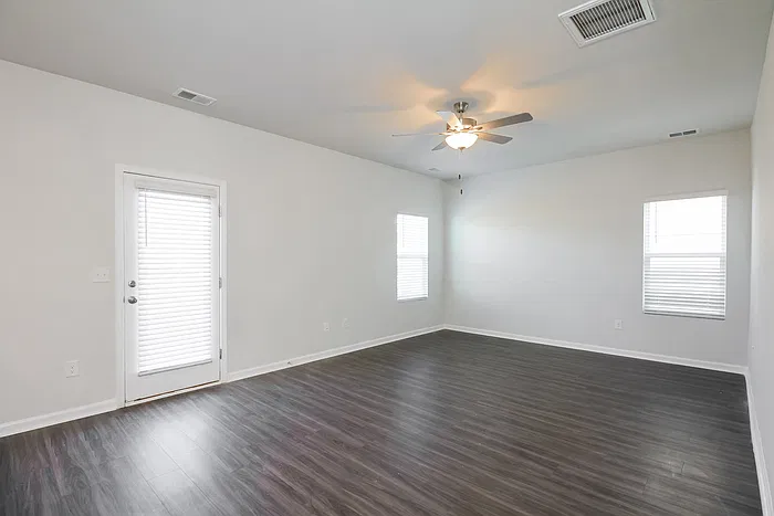 4 bed, 2.5 bath, 1785 sqft, $2,195 — Photo 4